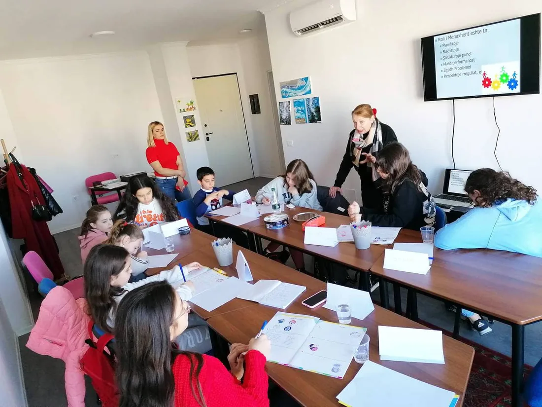 Escola MBA Kids International na Albânia